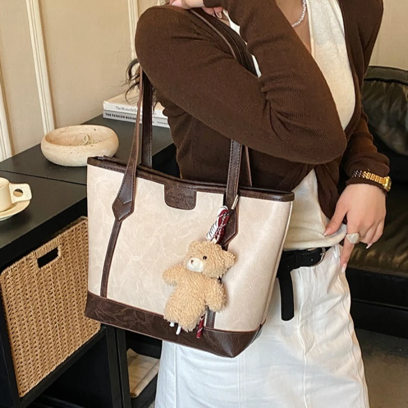 

Casual Vintage Leather Tote Bag, Soft Brown Handbag with Decorative Teddy Bear Charm Shoulder Purse for Daily Commuter Use