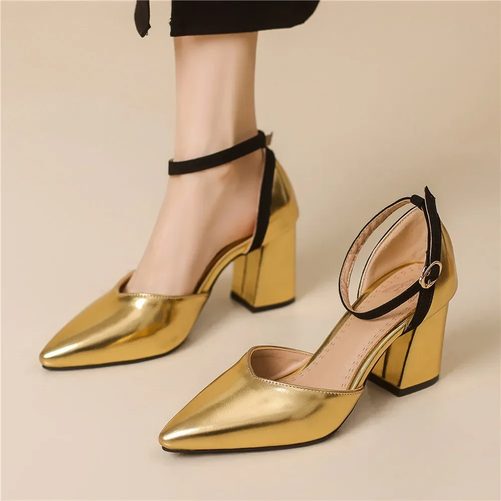 

Женские туфли Мэри Джейн на массивном высоком каблуке с острым носком и пряжкой на щиколотке, летние сандалии золотого, серебряного цвета, вечерние свадебные туфли-лодочки