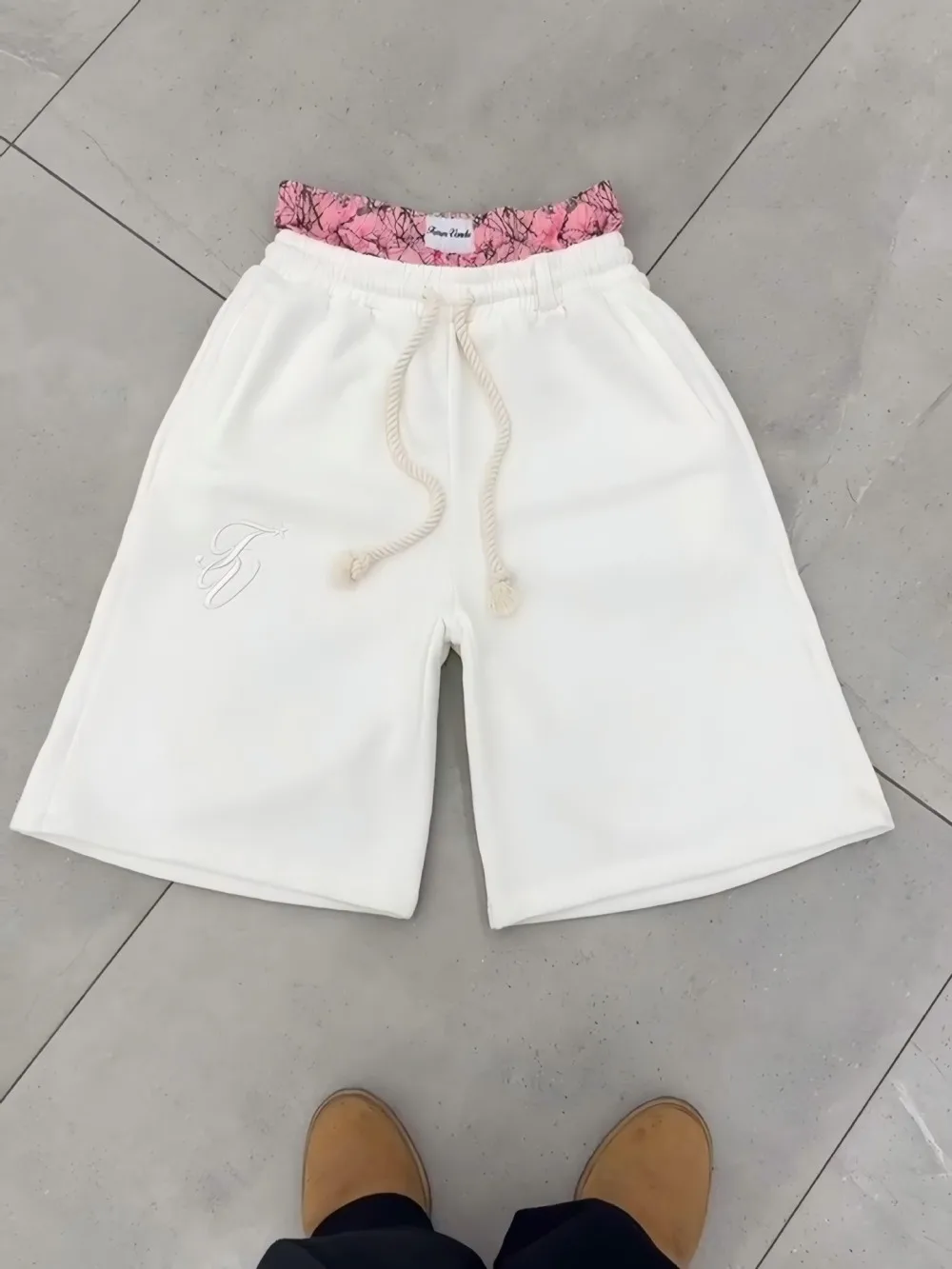 بنطال رياضي قصير بطبعات مموهة على طراز الهيب هوب الحضري بطبقات مزدوجة مع تطريز مفصل #4