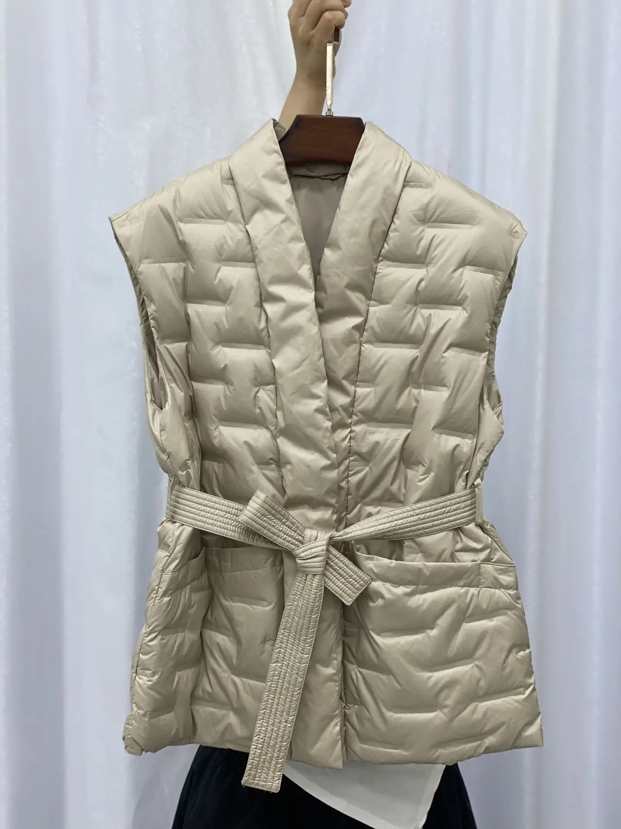 

Lightweight White Duck Down Waistcoat Female Lagabogy 2025 Autumn Winter Short Loose Puffer Down Sleeveless Vest With Belt Women