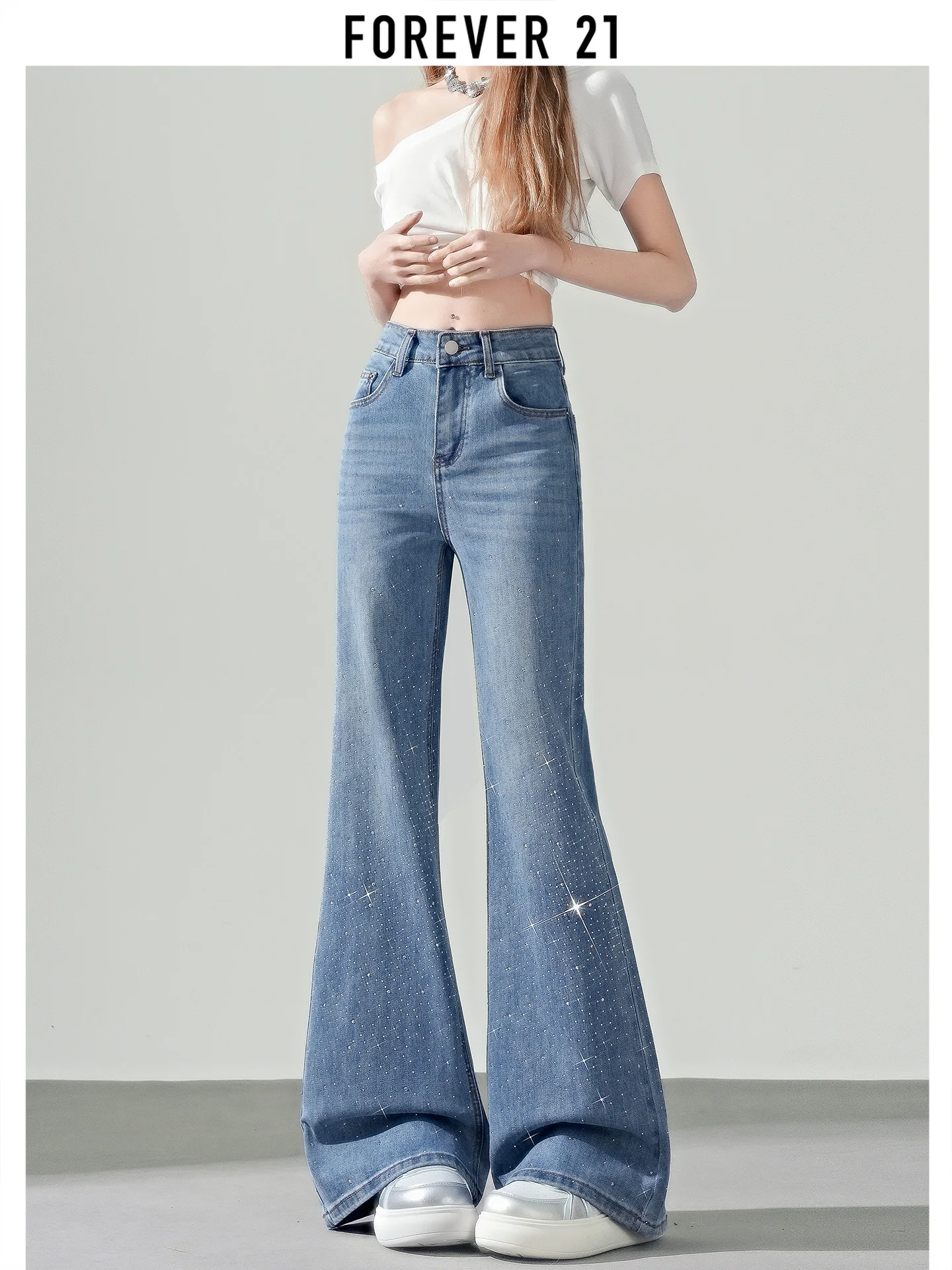 Calça Jeans Feminina Forever 21 Cintura Alta Boca de Sino Lavagem Clara com Glitter Nova Coleção 2026 Efeito Emagrecedor