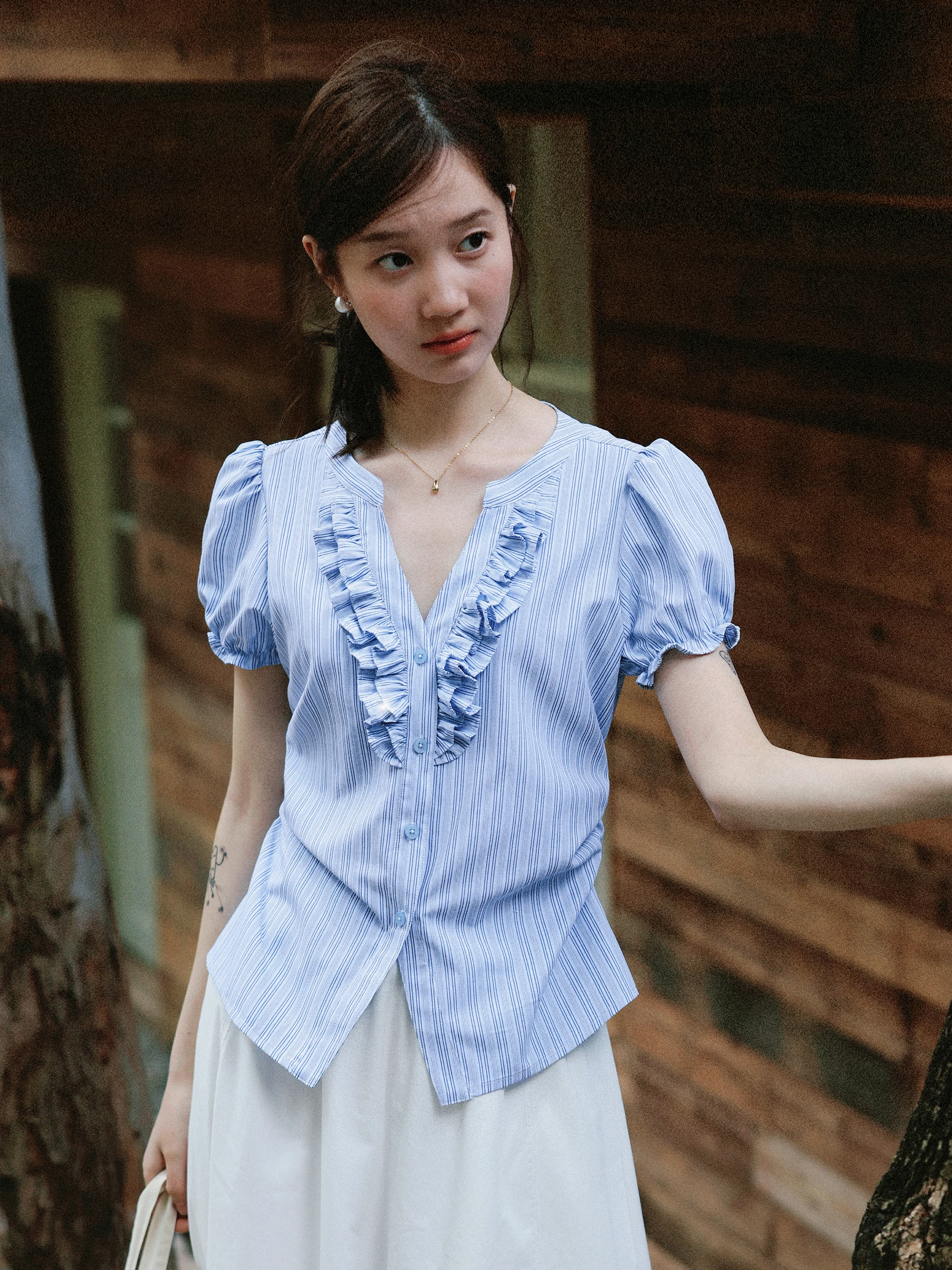 

MUNNS RUIXI Summer Silent Blue White Stripes V-neck Shirt Pleated Bubble Sleeve Top Women's Fashion Slim Fit Cotton Polyester...