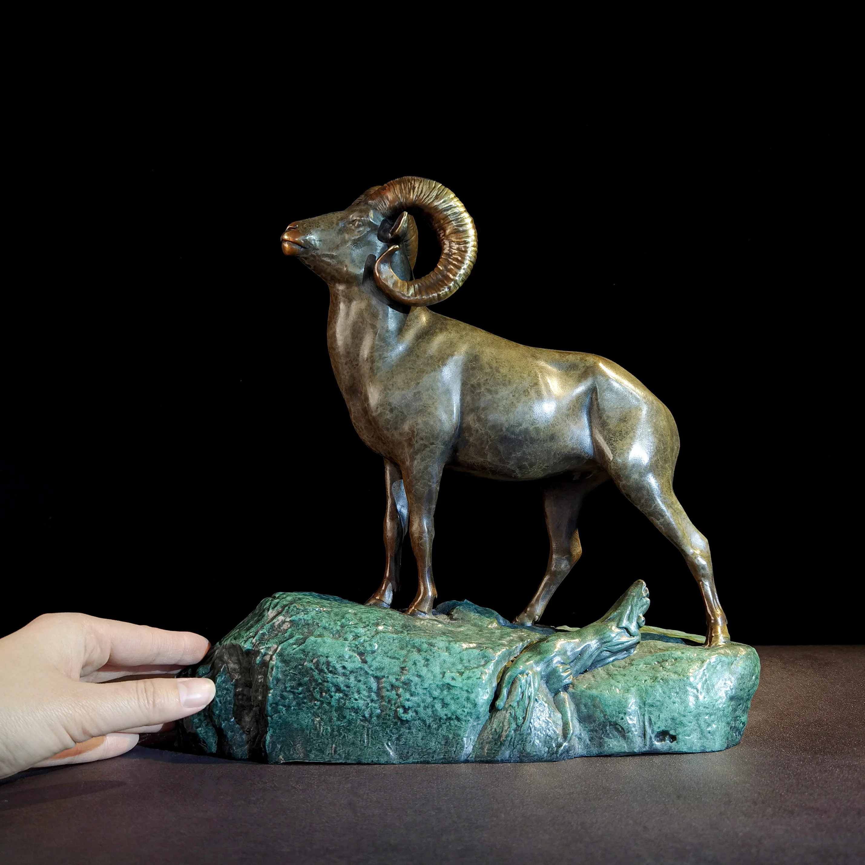 Limited Edition Famous sculptor Auspicious animal Ornament Original bellwether Good luck bronze Sculpture home office Bar ART