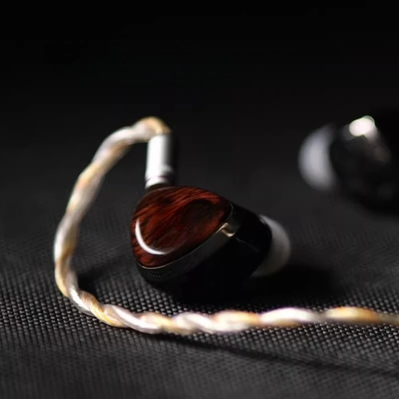 17-Unit electrostatic iron earphones
