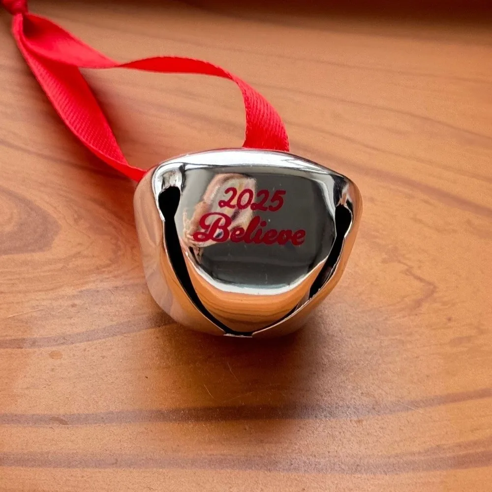 5 قطعة الشريط الأحمر عيد الميلاد أجراس معلقة فضي الصليب افتتاح أجراس شجرة عيد الميلاد اليدوية المعادن رسالة شجرة عيد الميلاد زخرفة