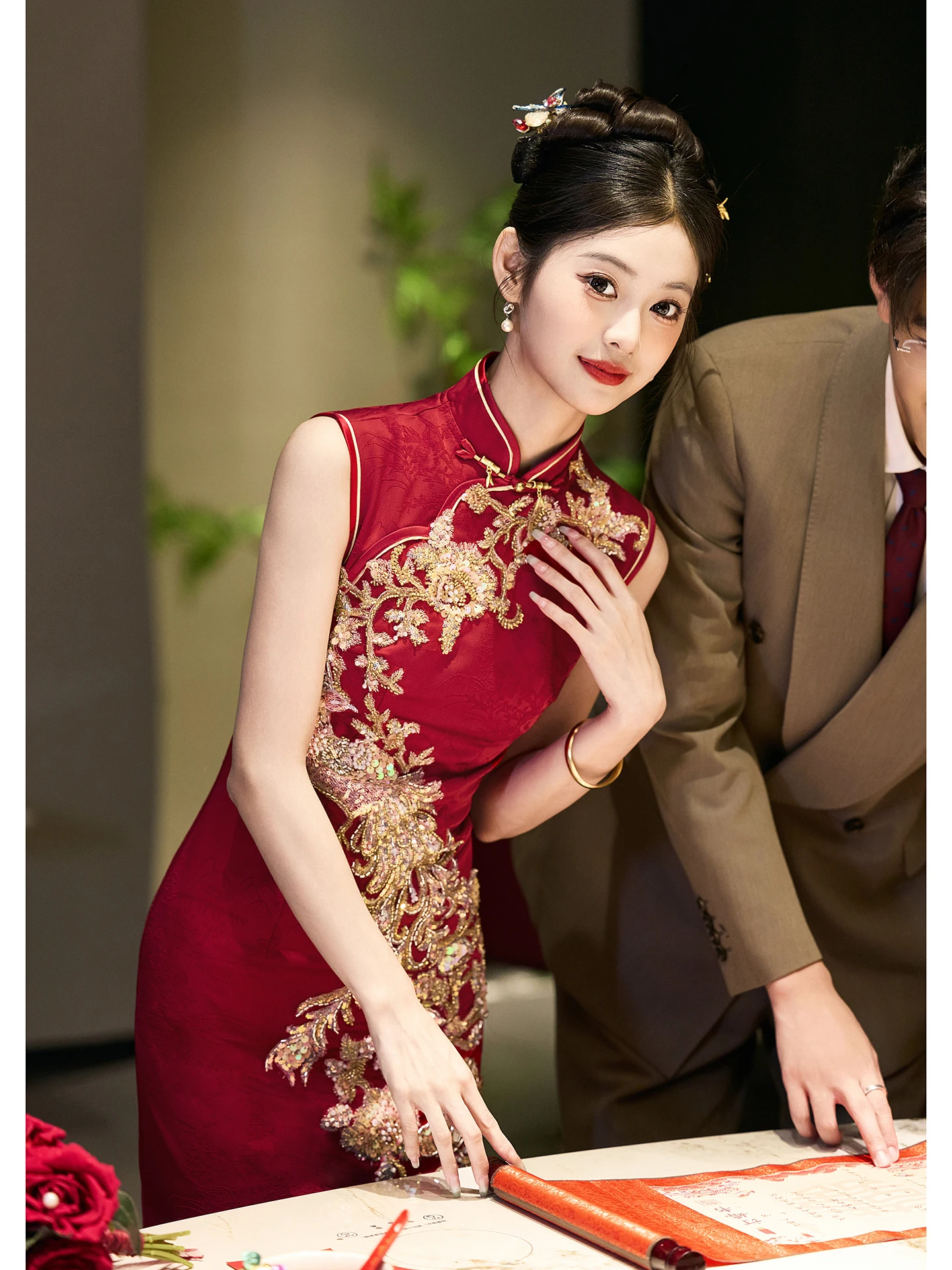 

Красное свадебное платье для помолвки, приталенное, с вышивкой, короткое, в китайском стиле, новый утренний халат для невесты