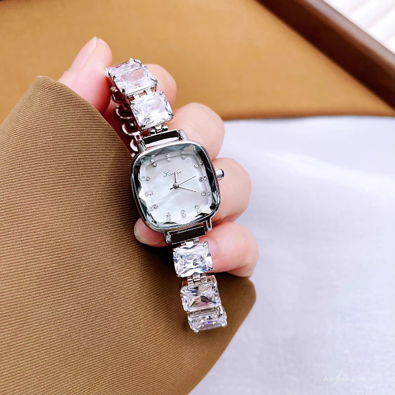 Classic trend women's watch simple and elegant waterproof 2025 new quartz watch birthday gift