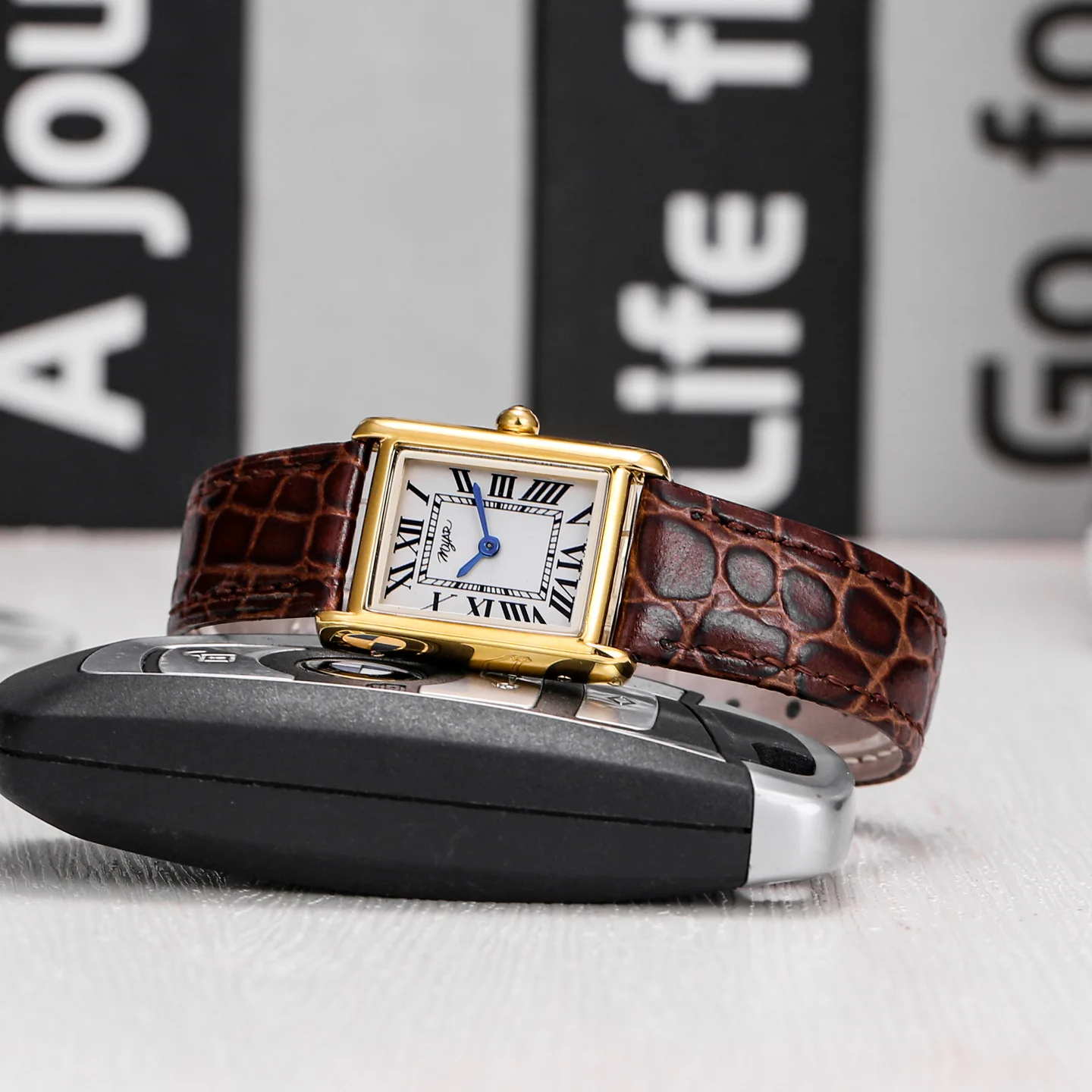 New Square Leather Strap Quartz Watch For Women, Unique Style, Trendy Women'S Watch, High-Quality Women'S Accessory.