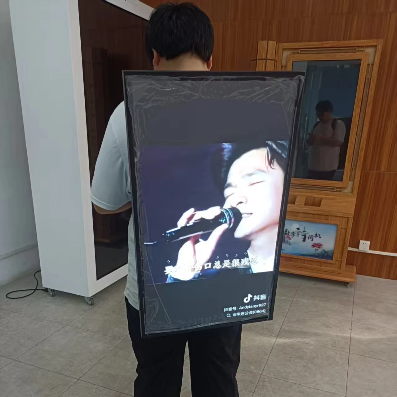 32 Inch OEM Model Portable Customizable Android Board LCD Billboard Self-Service Business Advertising For Outdoor/Indoor