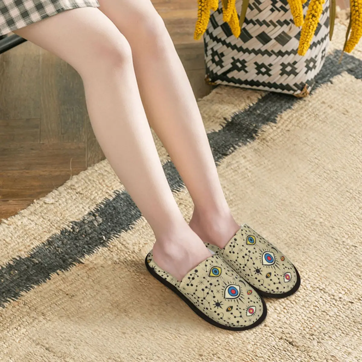 Cross Eyes sandal rumah Galaxy wanita, nyaman busa memori Joan Miro lukisan Slip On kamar tidur sepatu sandal