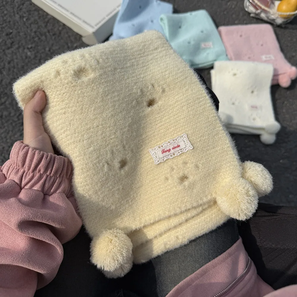 

New Hollow-Out Cat Paw Scarf Cat Paw Design Handmade Hanging Ball Scarf Soft Sweet Neck Warmer Gift