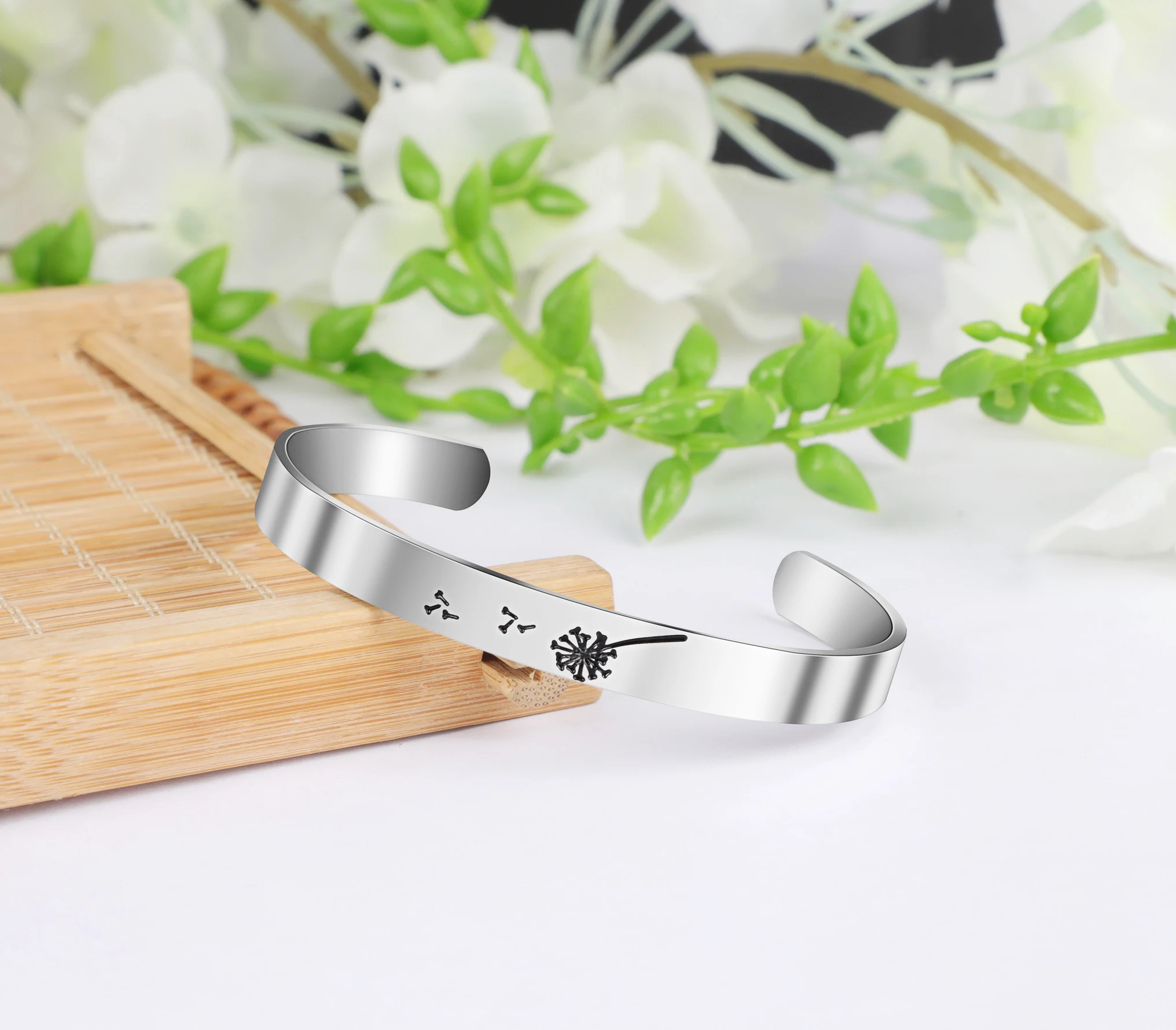 

Dropshipping Unisex Stainles Steel Engraved Dandelion Bracelet Cuff