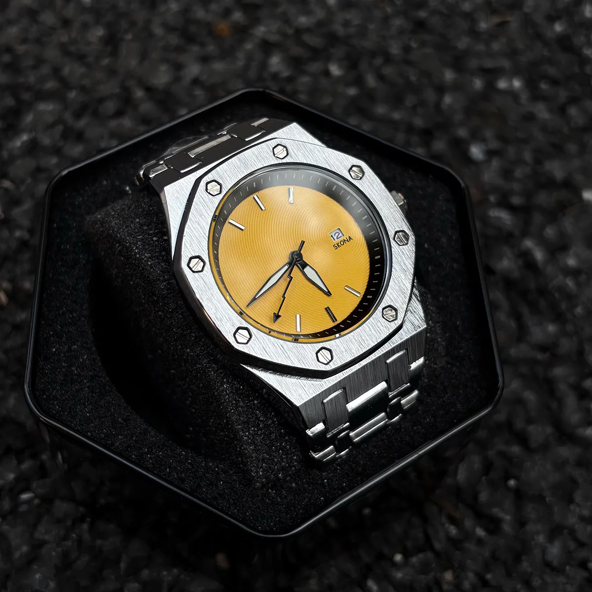 

Watch Men's niche 2025 new hot-selling sports waterproof belt calendar trend watch