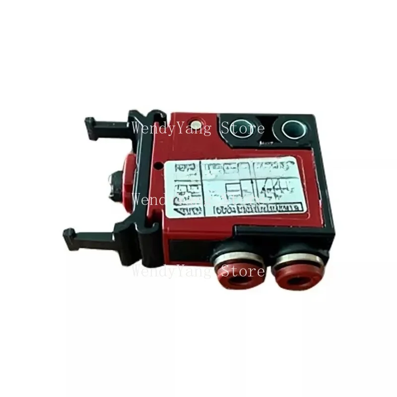 

Suitable for Tire Engine Air Valve Control Valve Selection Switch Auxiliary Arm Control Second Gear Switch