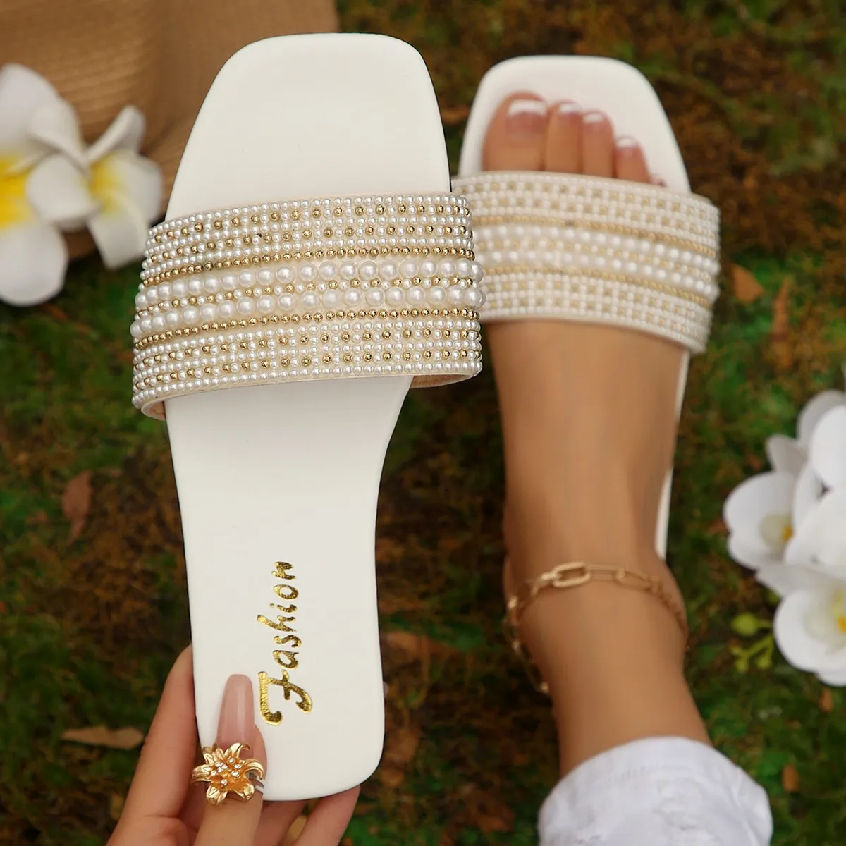 

Women Flat Bottom Sandals 2025 Summer New Style One-Row Straight Head Beaded Rhinestone Sandals Women Outdoor Adult Use