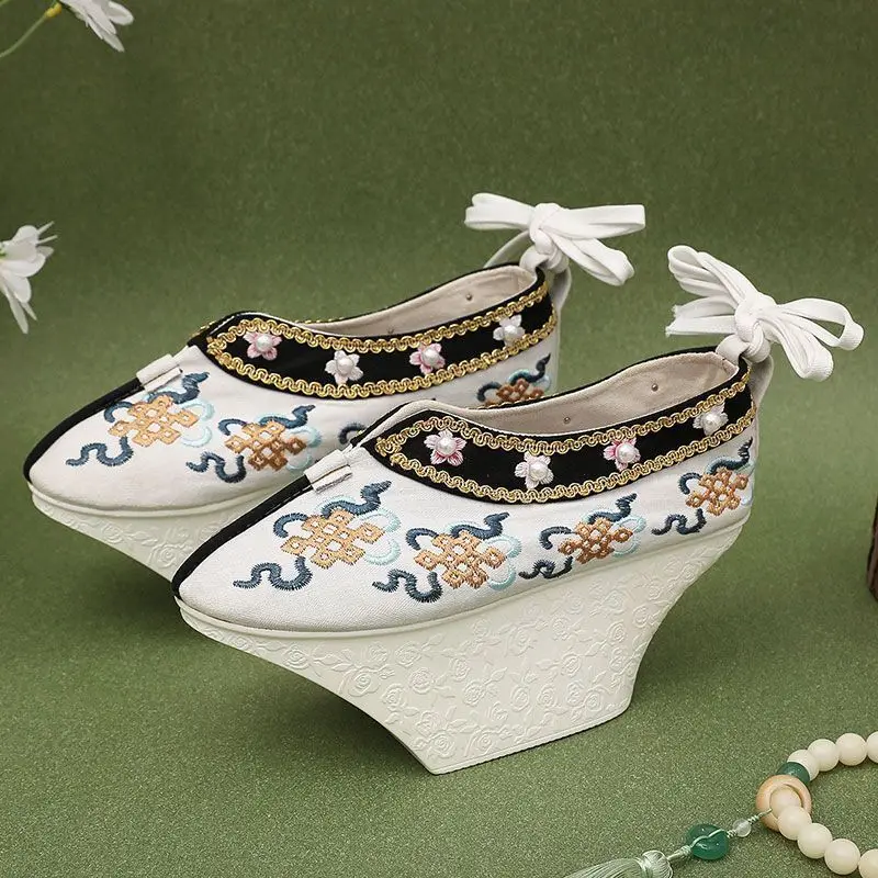 Zapatos Hanfu antiguos para mujer, calzado étnico con plataforma, suela de flor de Palacio, zapatos de nube de la dinastía Ming, zapatos bordados de palacio