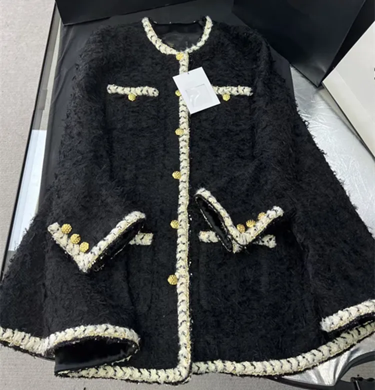 Customized New Winter 2025 styles of European and American women's clothing Black single-breasted cape-style tweed coat