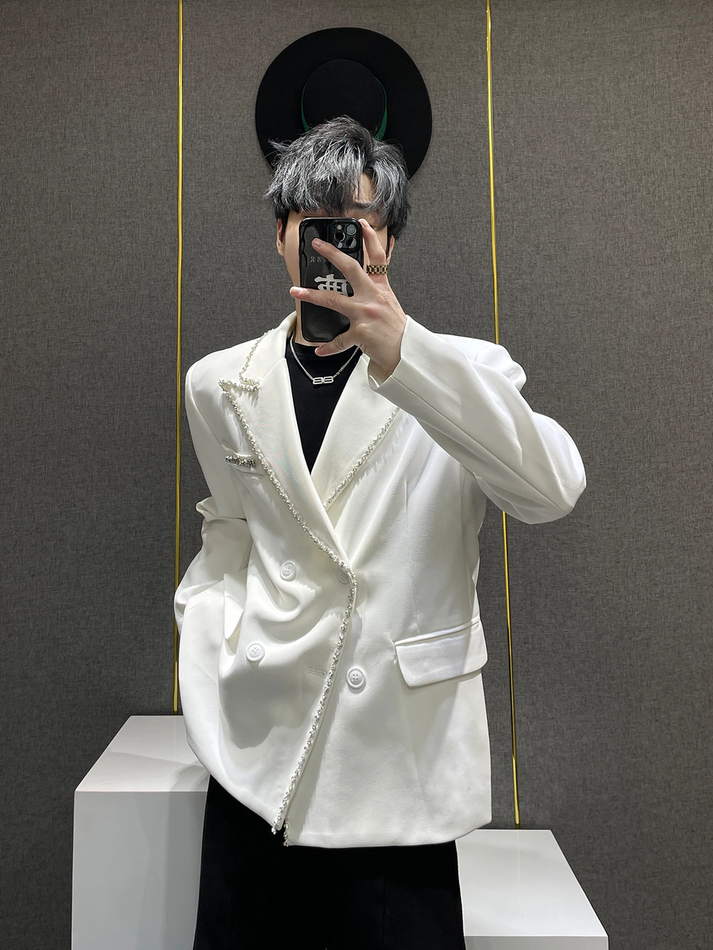 Elegant Casual Men's Suit Jacket with Shoulder Pads Diamond Embedded Design Fashionable Urban Style Long Sleeve Pure Color
