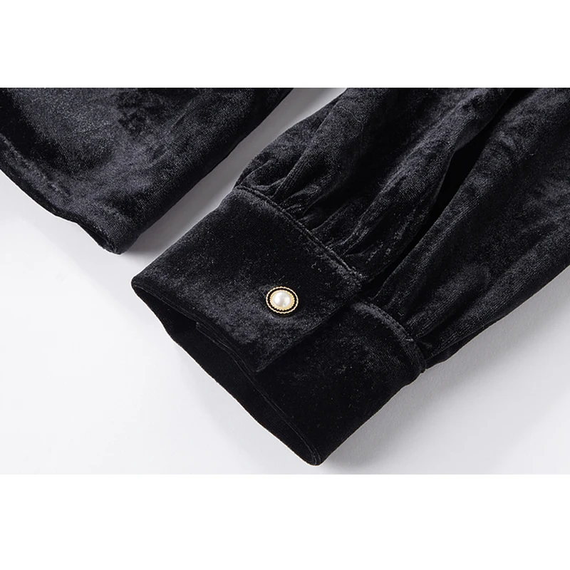 Camicetta da donna in raso di seta di gelso naturale con colletto in pizzo e maniche lunghe. Abbigliamento da donna elegante e lussuoso Comodo
