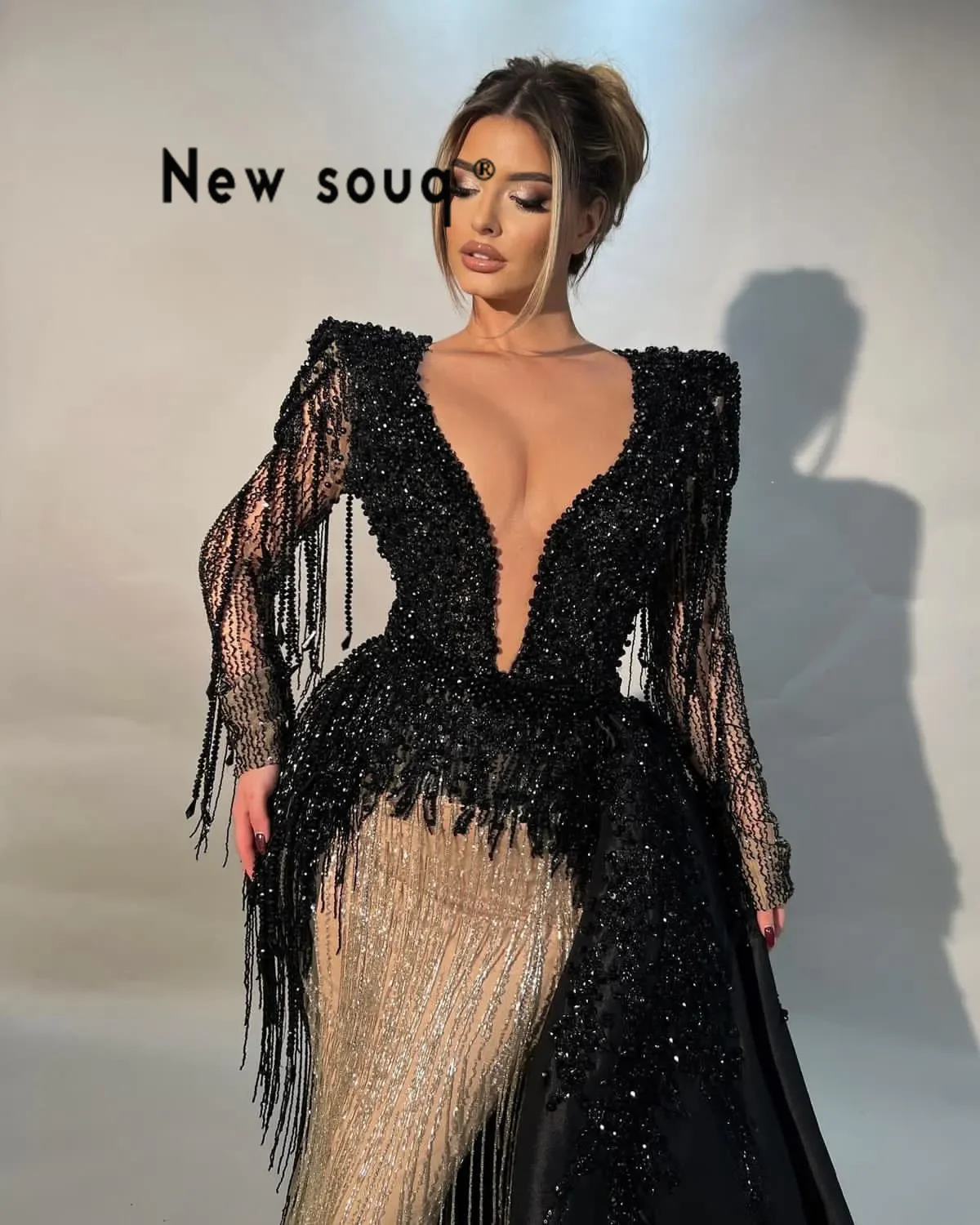 Черное платье цвета шампанского с V-образным вырезом для выпускного вечера Русалка с кисточками и бисером Вечерние платья с длинными рукавами Индивидуальное арабское платье для помолвки