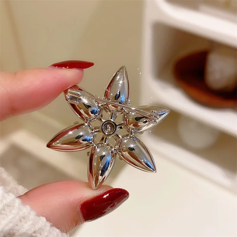 Snowflake Brooches For Women Girl  Shine Zirconia Stone Sparkling Fashion Accessories Romantic Fine Jewelry Party Gift Brooch