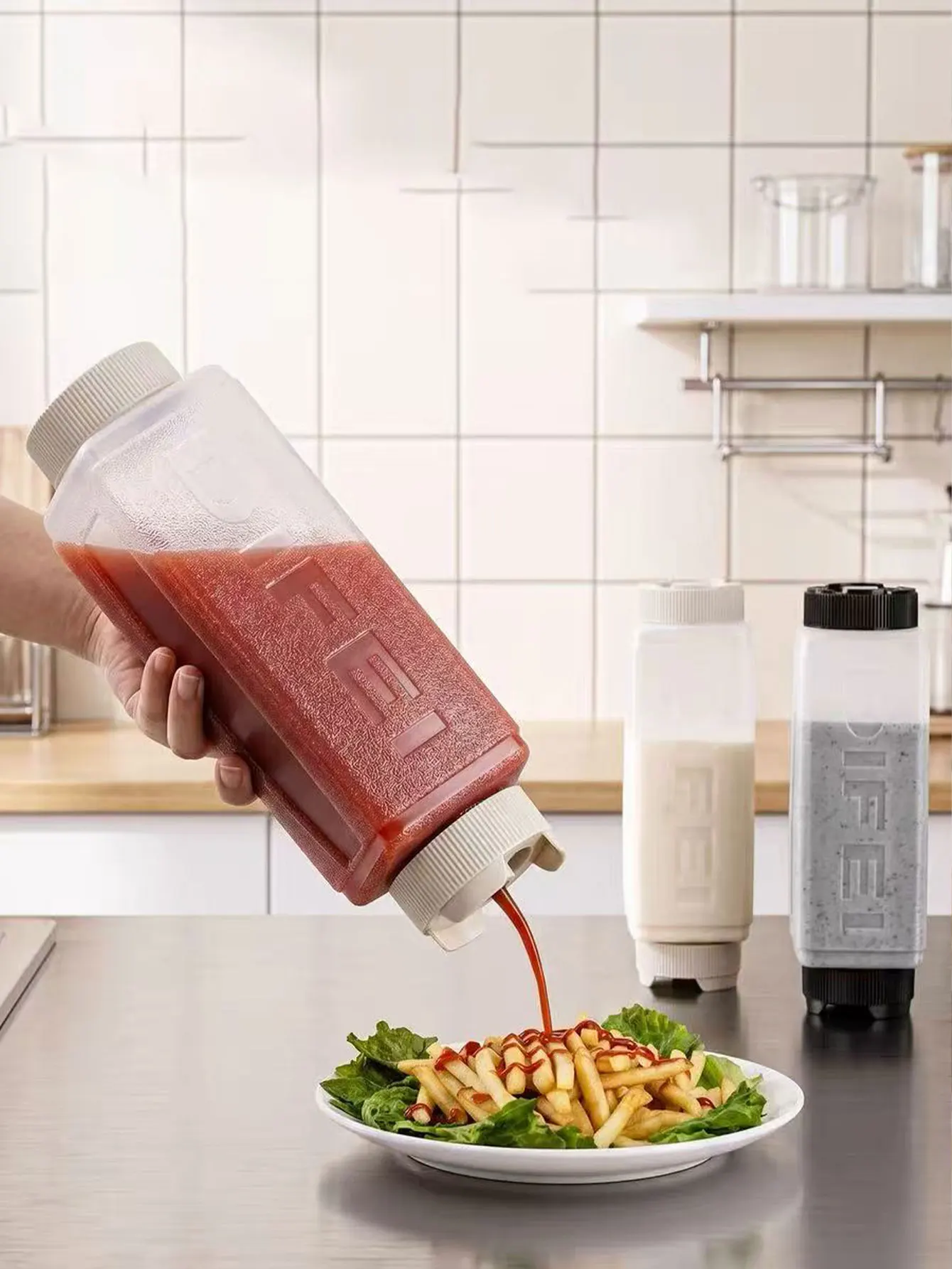 720ml Squeeze Sauce Bottle for Commercial Use, Suitable for Salad Dressing, Ketchup, and Condensed Milk, Food-Grade, Can Be Inverted, 1 Piece