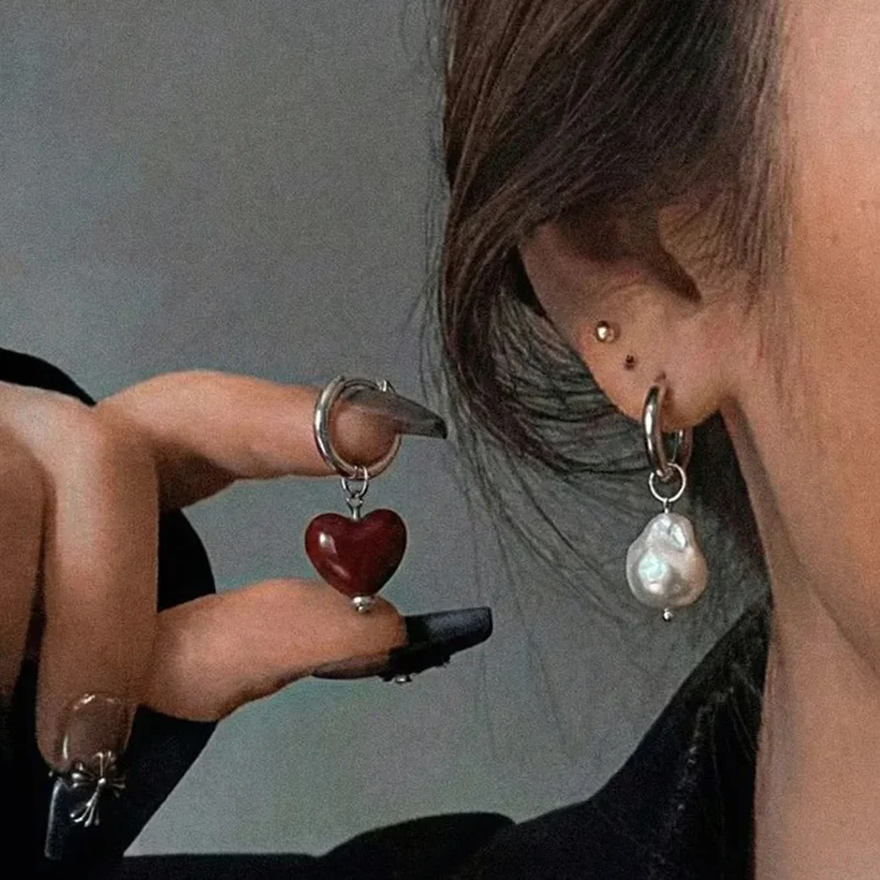 Retro New Trendy Geometric Irregular Stereo Heart-Shaped Earrings for Women Asymmetrical Imitation Pearl Earrings Punk Jewelry