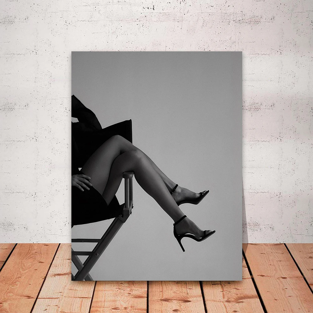 Woman in High Heel Print Poster Black and White Woman Sunbath Bathroom Canvas Painting Girls Vintage Wall Art Toilet Wall Decor
