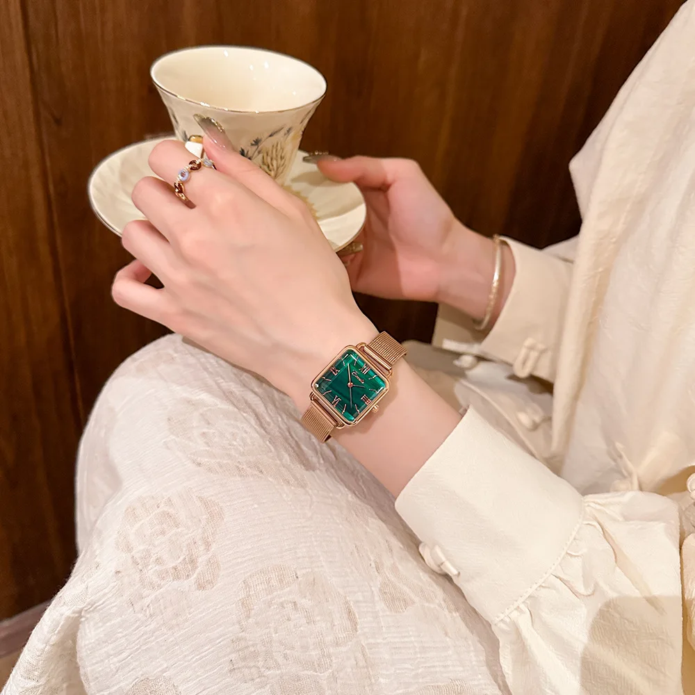 A Versatile Small Green Retro Square Chinese-Style Wristwatch, Simple And Stylish Casual Quartz Watch, A Perfect Gift For Women.