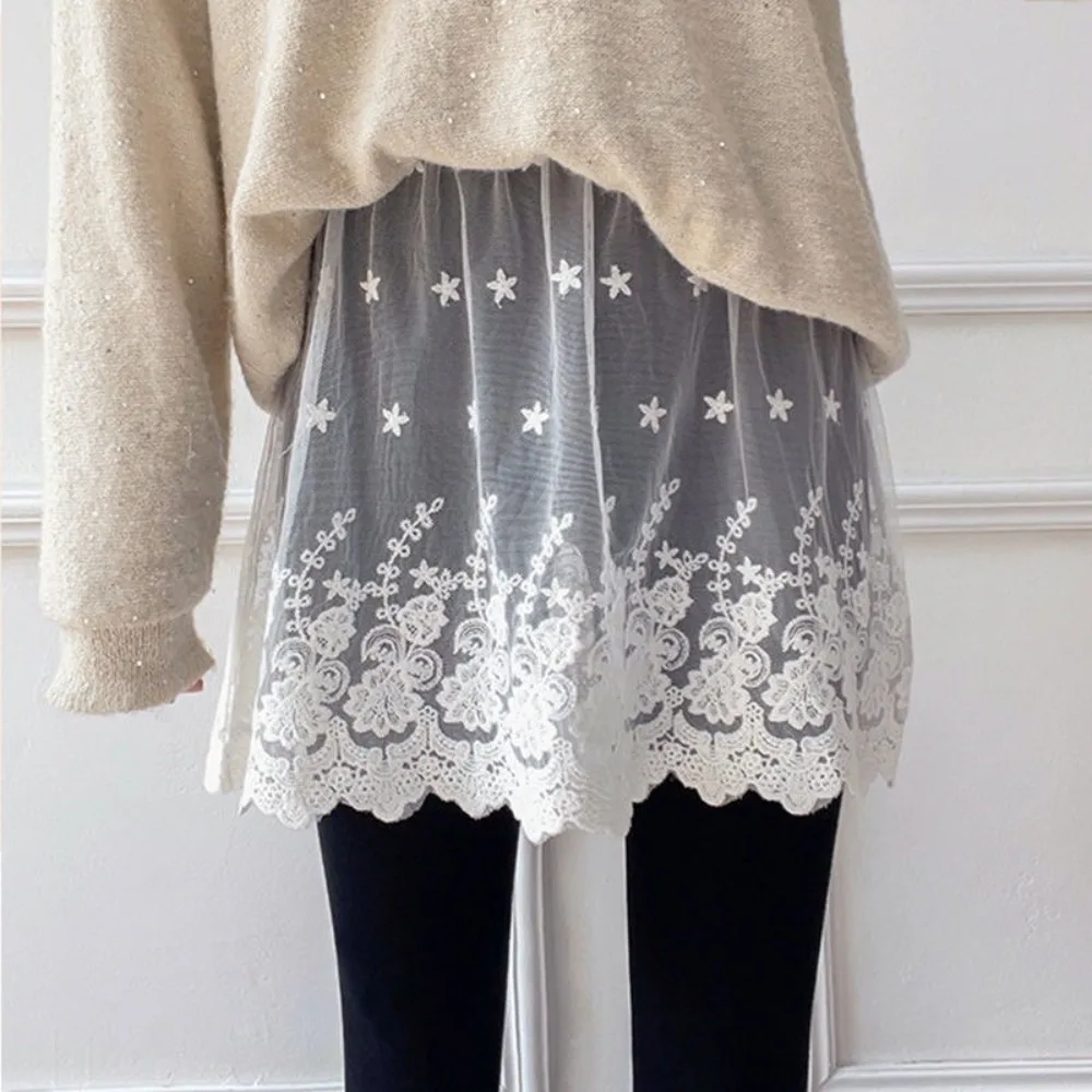 

Trendy Lace Trim Fart Curtain for Women Pretty Flower Embroidery Mini Skirt Y2K Versatile Hip Curtain Trousers Decoration