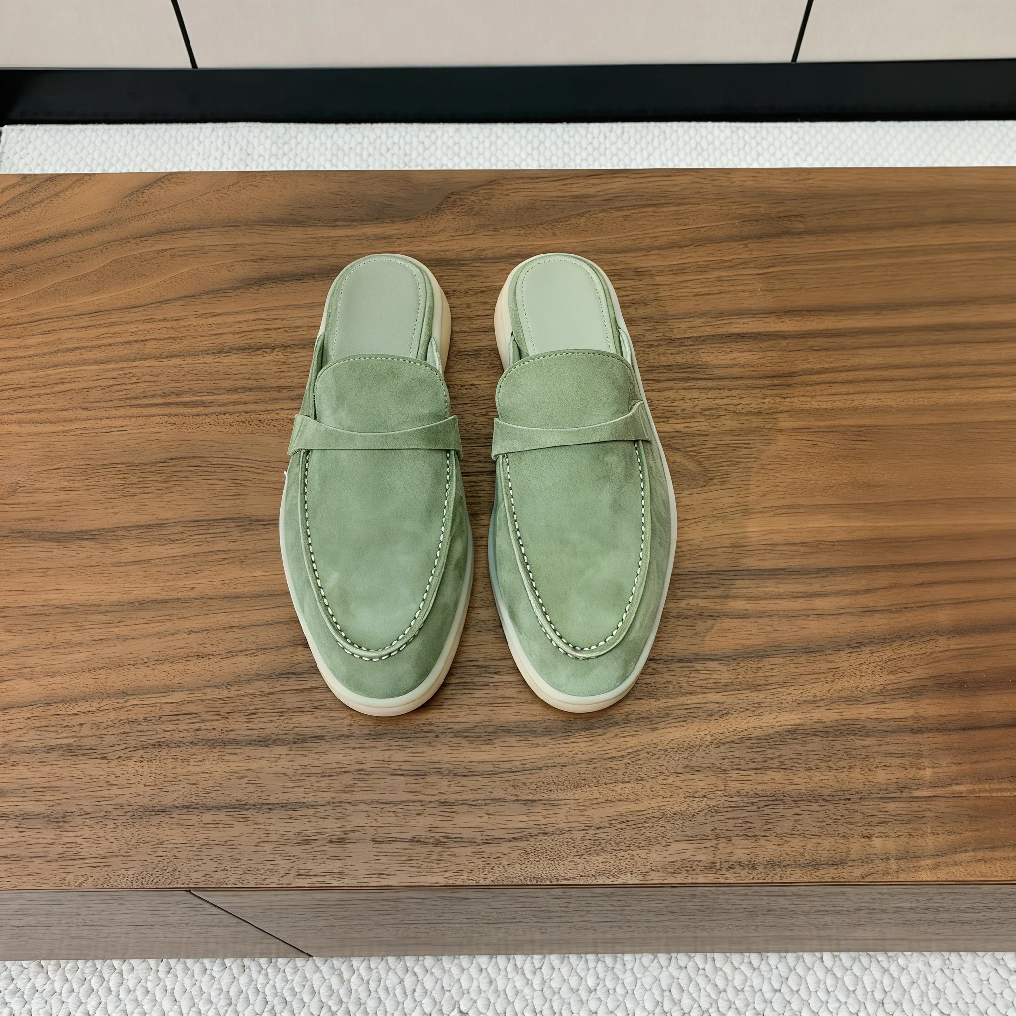 

High-End Fashionable Sheepskin Comfortable Unisex Casual Shoes Stylish Leather Footwear for Men And Women