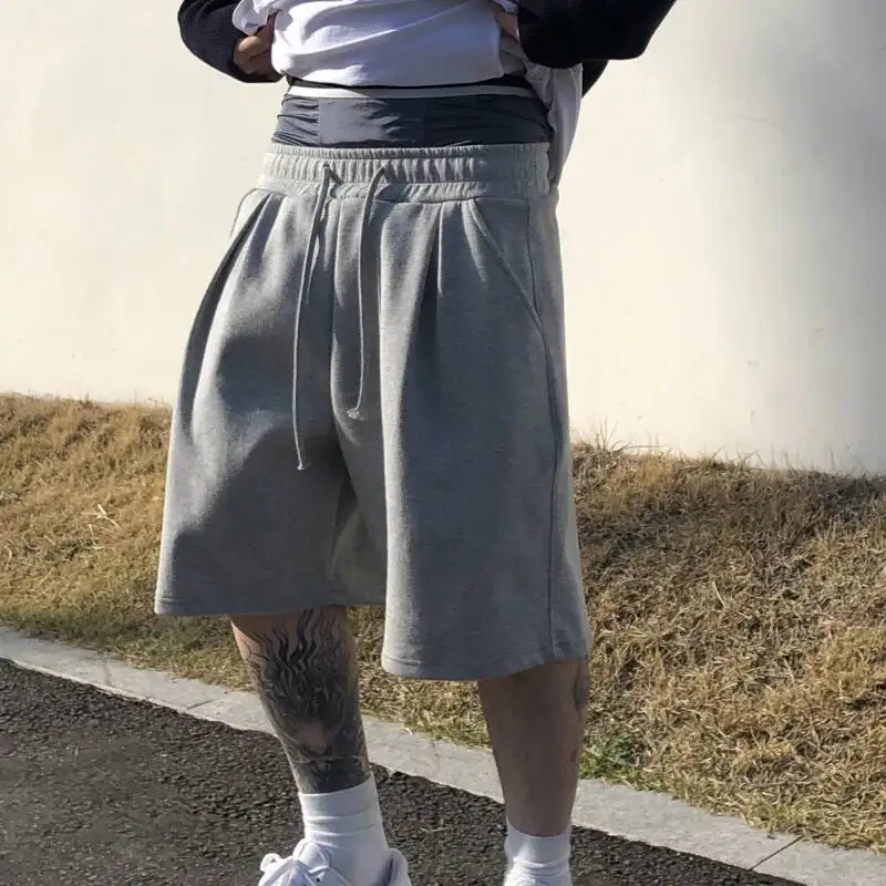 กางเกงขาสั้นผู้ชายสำหรับออกกำลังกายในฤดูร้อน สไตล์ลำลอง ฮิปฮอป เหมาะสำหรับเล่นกีฬา เพาะกาย ระบายอากาศได้ดี กางเกงขาสั้นทรงบอร์ดชอร์ต กางเกงวอร์ม