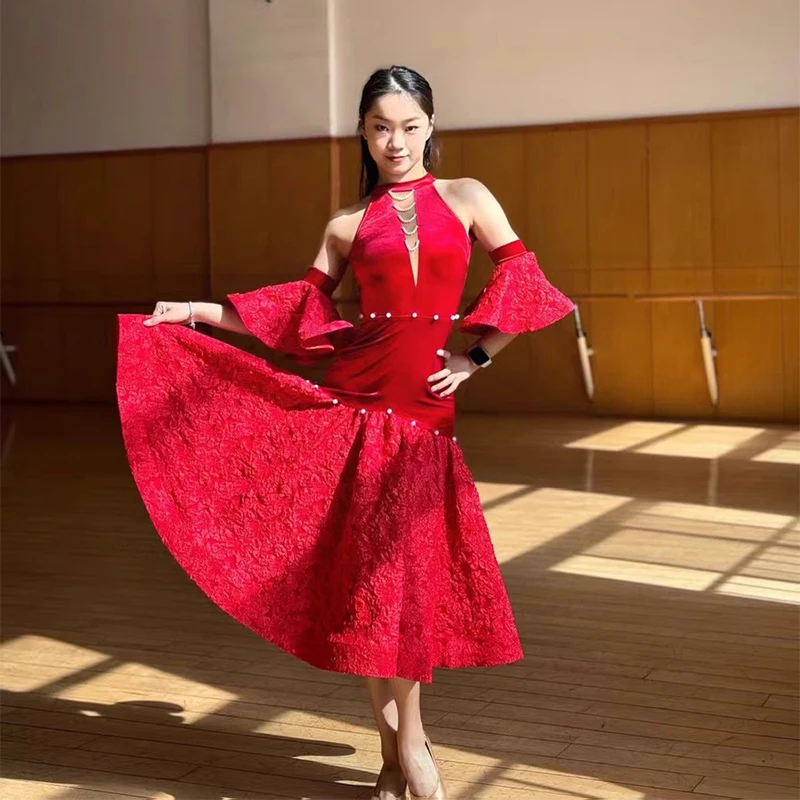 Vestido de baile de salón para mujer, vestido rojo con cuello colgante, terciopelo corto con perlas, vestido de escenario moderno para mujer adulta, DN18465, 2024