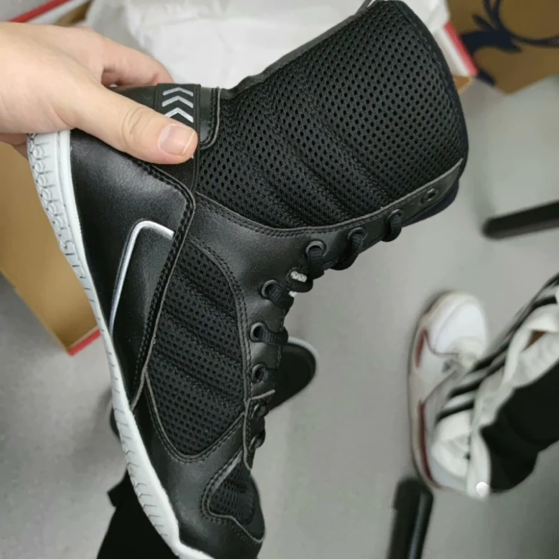 Scarpe da wrestling di marca di lusso Scarpe da boxe unisex di alta qualità Scarpe da combattimento traspiranti per coppie Scarpe da allenamento indossabili da donna per uomo