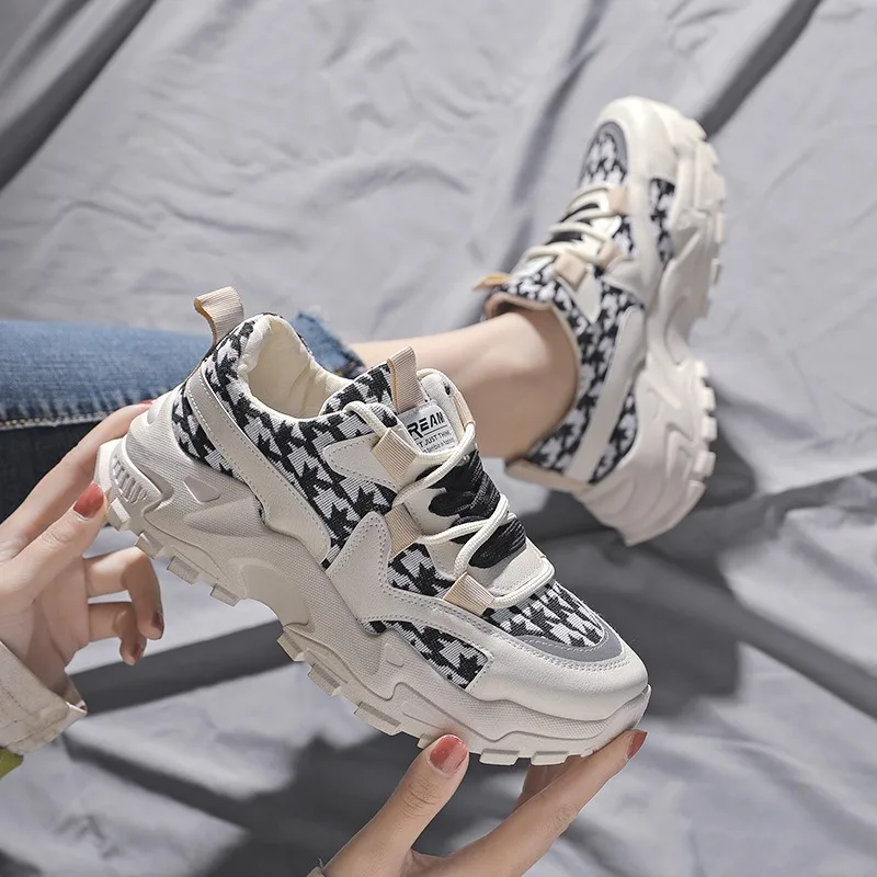 Women Flat Shoes Spring and Autumn Fashionable Thick Soled Breathable Casual Versatile Women Comfortable Casual Sports Shoes