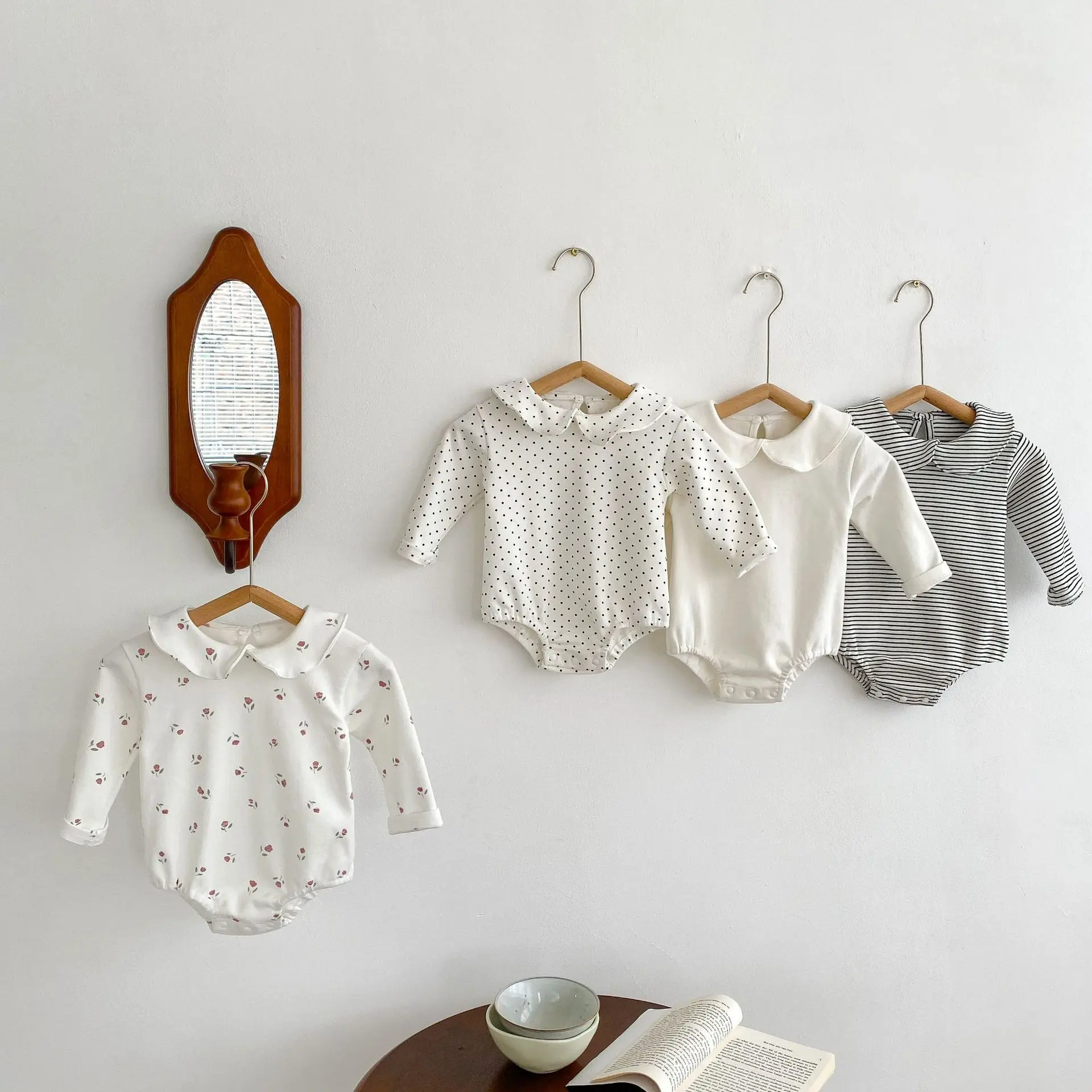 

Новый осенний комбинезон с низким воротником и длинными рукавами для малышей, из хлопка, мягкий и удобный.