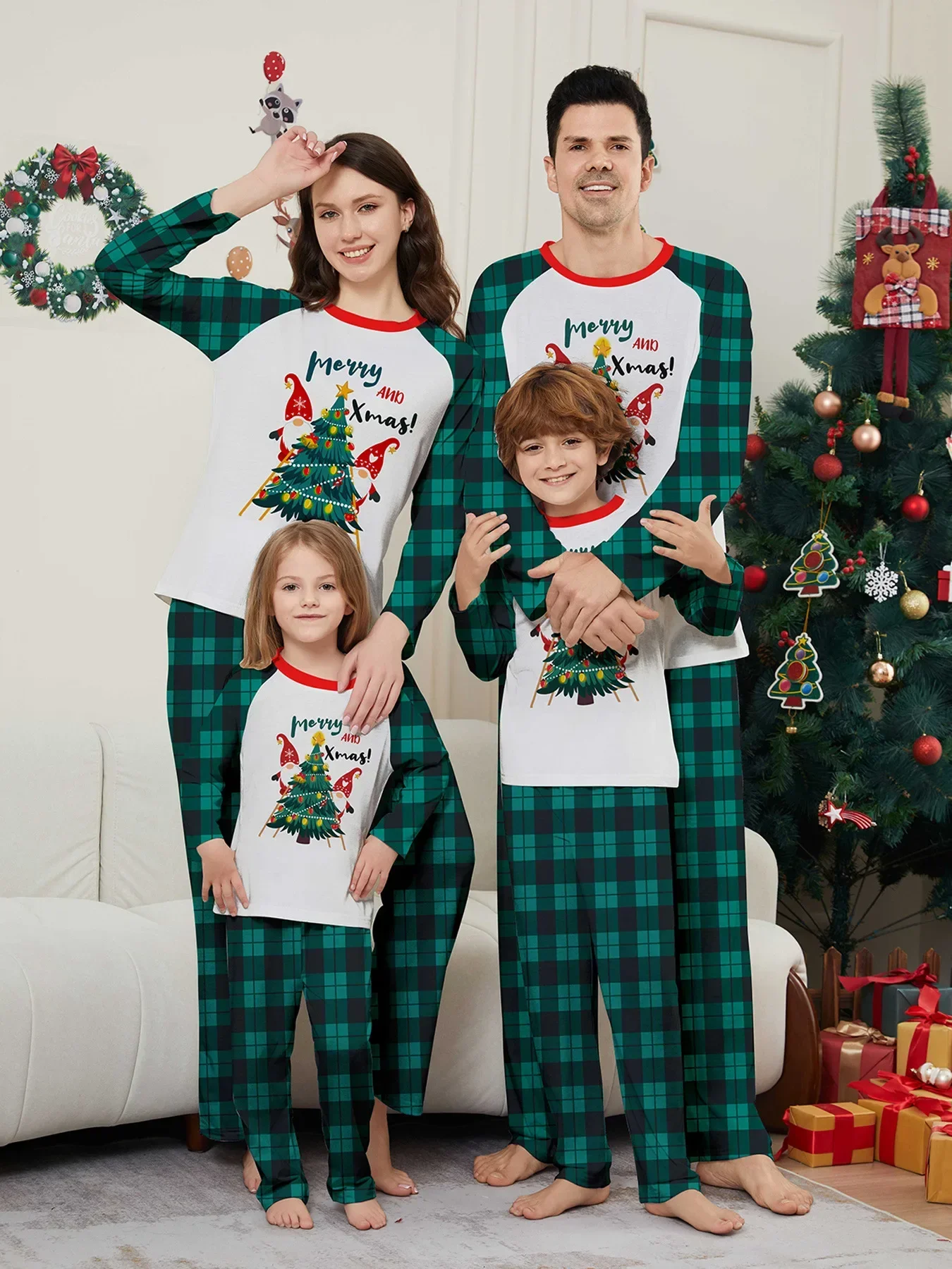 Merry Xmas Santa Tree Print Family Matching Outfits Green Plaid Christmas Pajamas Set 2 Pcs Suit Sleepwear Baby Boy Girl Clothes