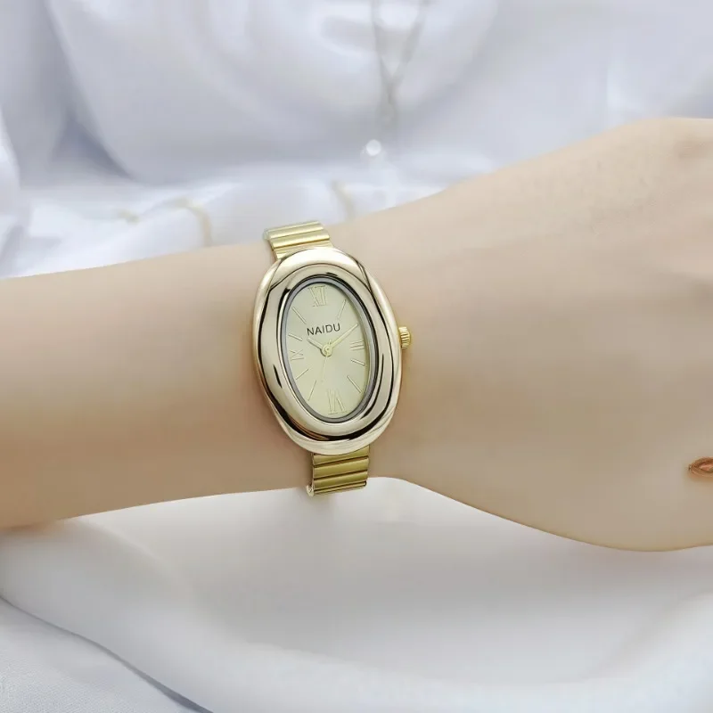 Nuovo orologio al quarzo da donna di fascia alta Orologio ovale in oro di lusso Orologio in acciaio inossidabile Orologio da donna Moglie Regalo di Natale