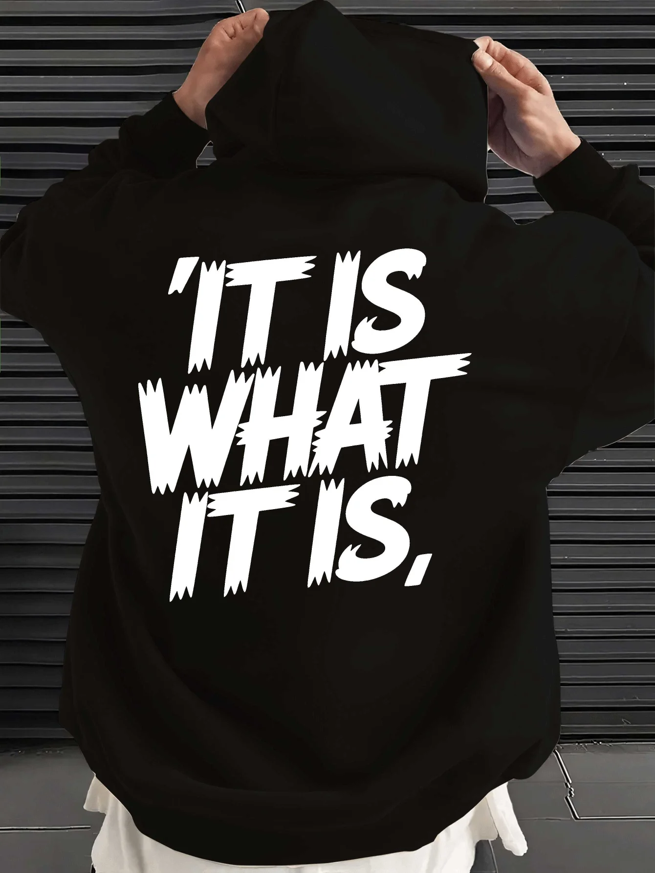 Herren-Hoodie mit Aufdruck „It Is What It Is“, kräftiger Slogan-Text, vollflächiger Rückendruck, Oversize-Streetwear, lässiger Pullover für den Herbst – Detail 6