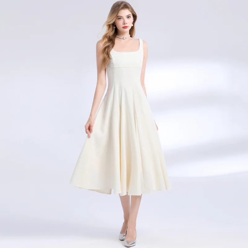Vestido e adeazante de longitud media sin tirantes, cintura alta, silueta acampanada, tejido de poliéster, sin manga...