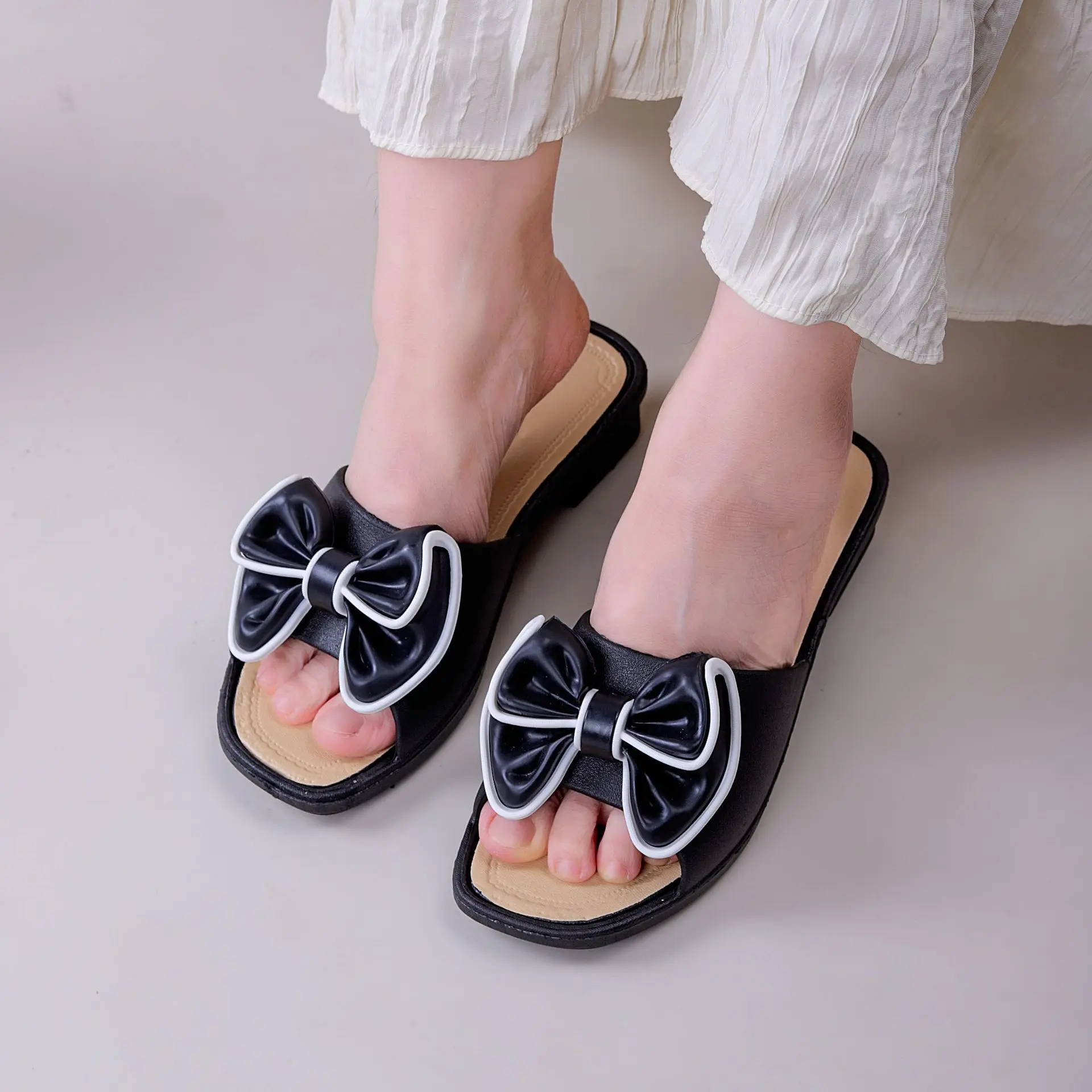 Women's Versatile Summer Sandals - Fashion Thick Sole Flip Flops, Non-Slip Durable Outdoor Slides for Beach/Street Wear