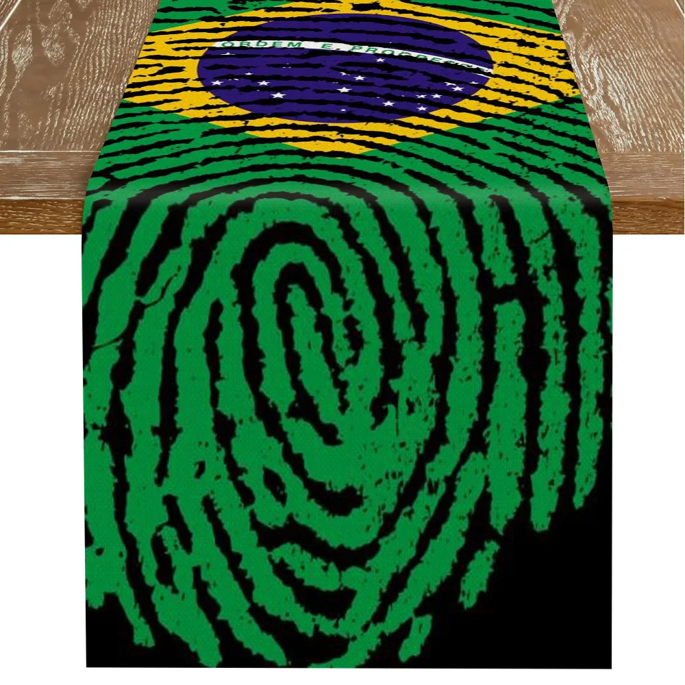 1 Piece Brazilian Fingerprint Pattern Football Table Runner with Vintage Design, Suitable for Farmhouse, Indoor, Kitchen, Celebrations, Table Decoration, Restaurant, and Banquet Decoration Supplies