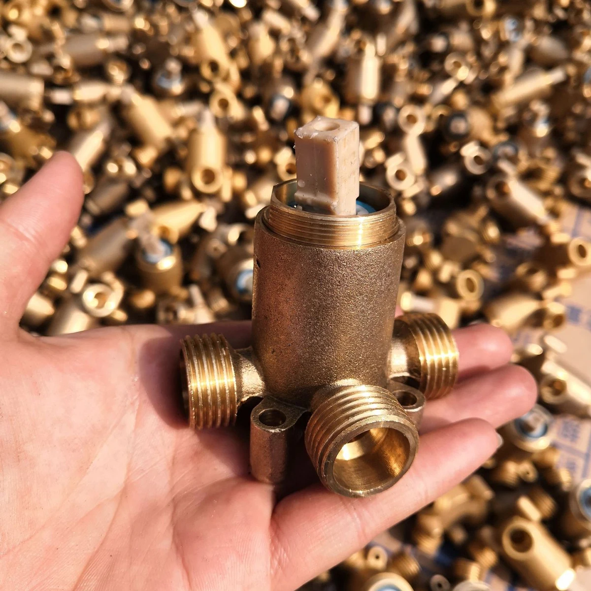 Wall-mounted Mixing Valve Shower Valve Hot and Cold Switch