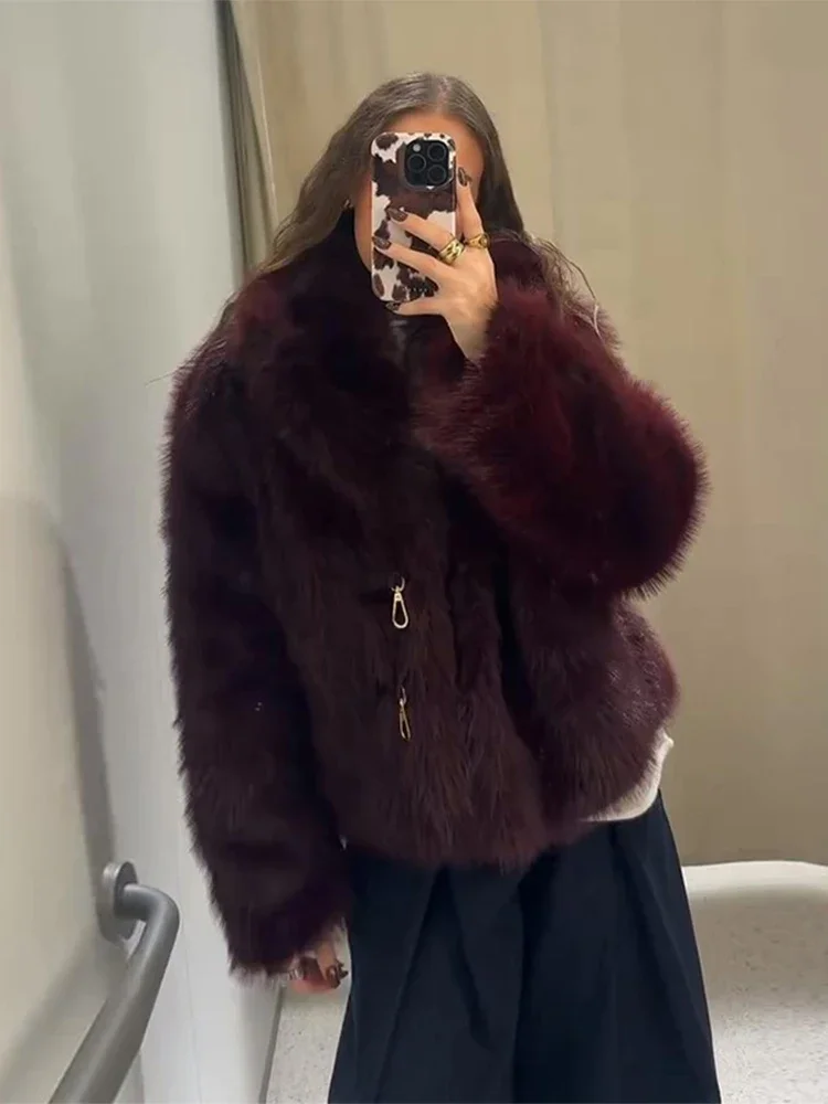 سترة مقصوصة بياقة شال عنابي وأجهزة ذهبية اللون منفوشة 2025 ملابس خارجية شتوية أنيقة للنساء معطف مكتب أنيق