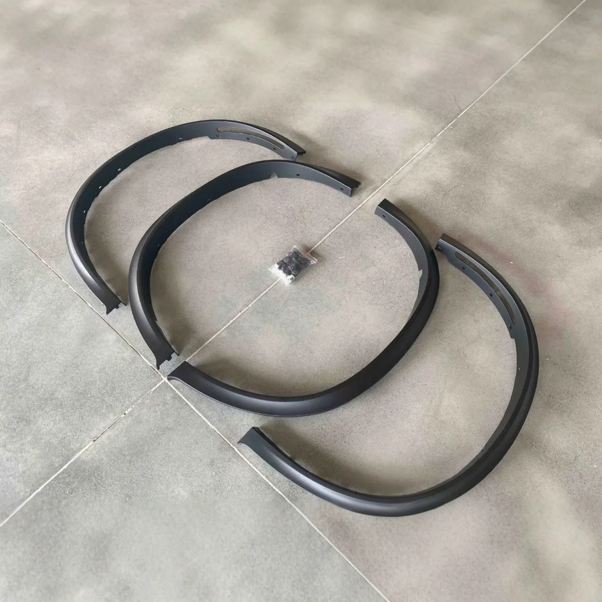 

Suitable for 15 16 17 18 BMW X6 F16 modified upgrade widened eyebrow wheel arc cover