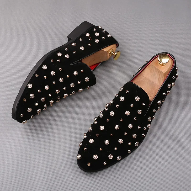 Novo estilo de rua mocassins masculinos estilo britânico apontou punk rebite masculino oxford sapatos macios deslizamento-em apartamentos sapato social masculino