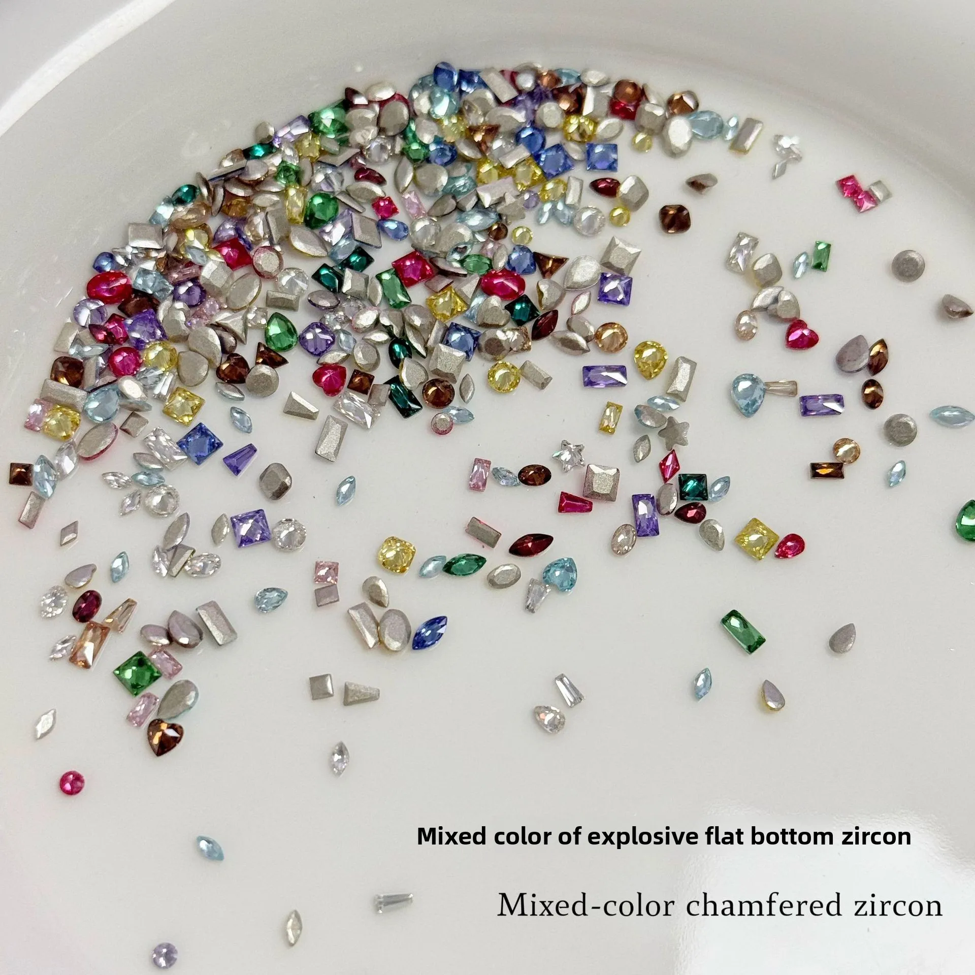 50 Stück gemischte Farben Zirkon-Nagelrhinestones, glänzende Mini-Nageldiamanten, Kristall-Nagelkunst-Dekoration, Nagelzubehör. – Detail 2