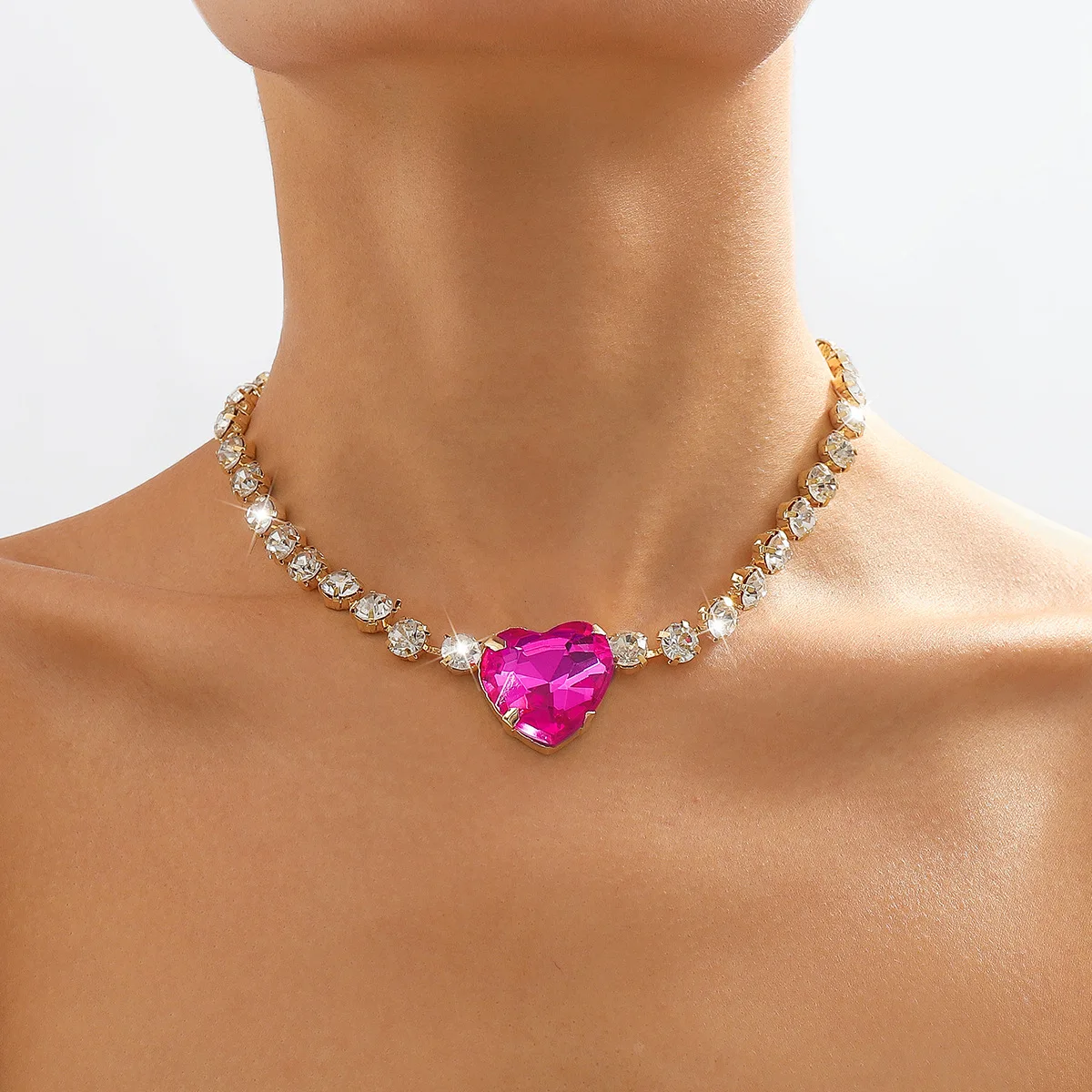 KMVEXO Fashion Bling Rhinestone Rose Heart Pendant Choker Necklace for Women Crystal Wedding Party Statement Jewelry Wholesale