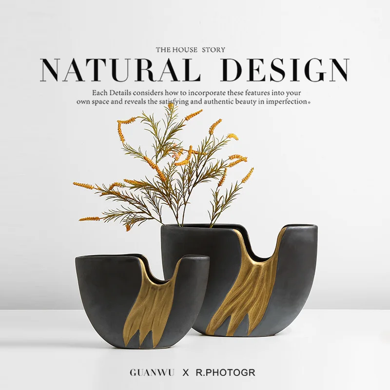 

Semicircular notched black gold-painted ceramic vase ornament