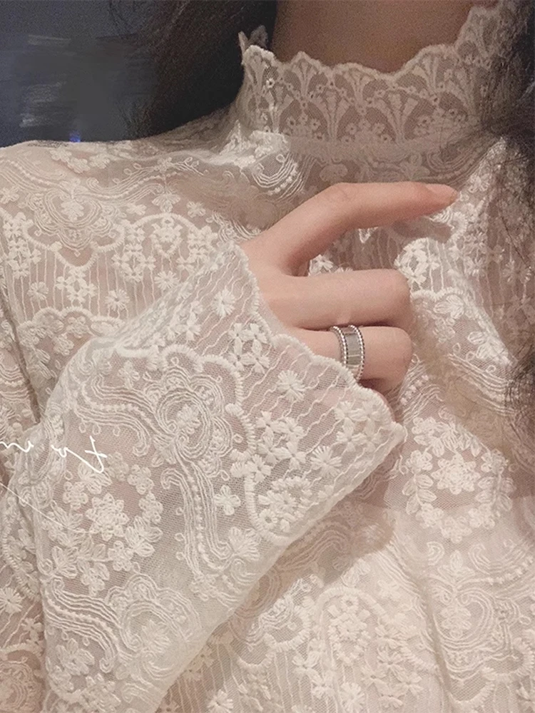 

Женская кружевная базовая блузка для весны и осени, модная, для ношения под свитер, высококачественная, с полувысоким воротником, прямого кроя.